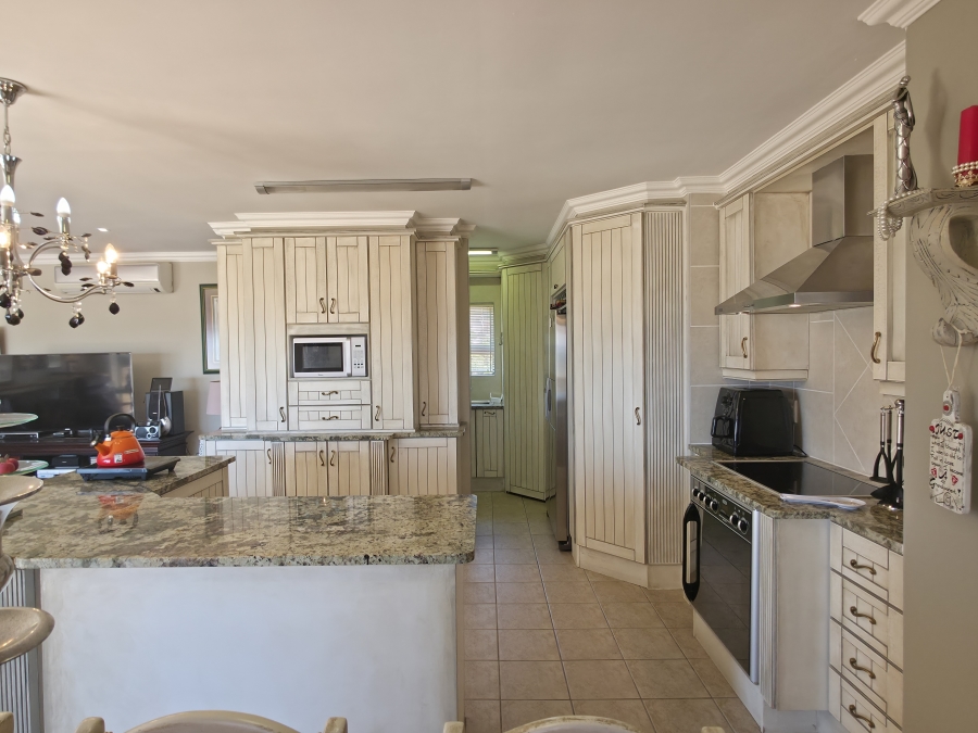 3 Bedroom Property for Sale in Wavecrest Eastern Cape